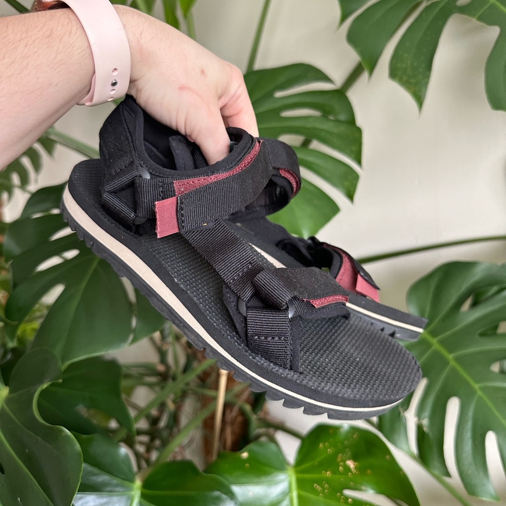 Teva universal trail Sandal size 7
